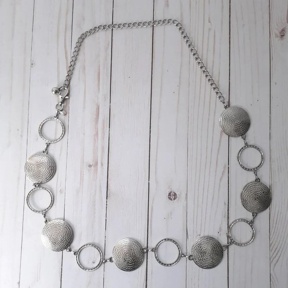 Solid Disc & O-Ring Circle Silvertone Chain Belt